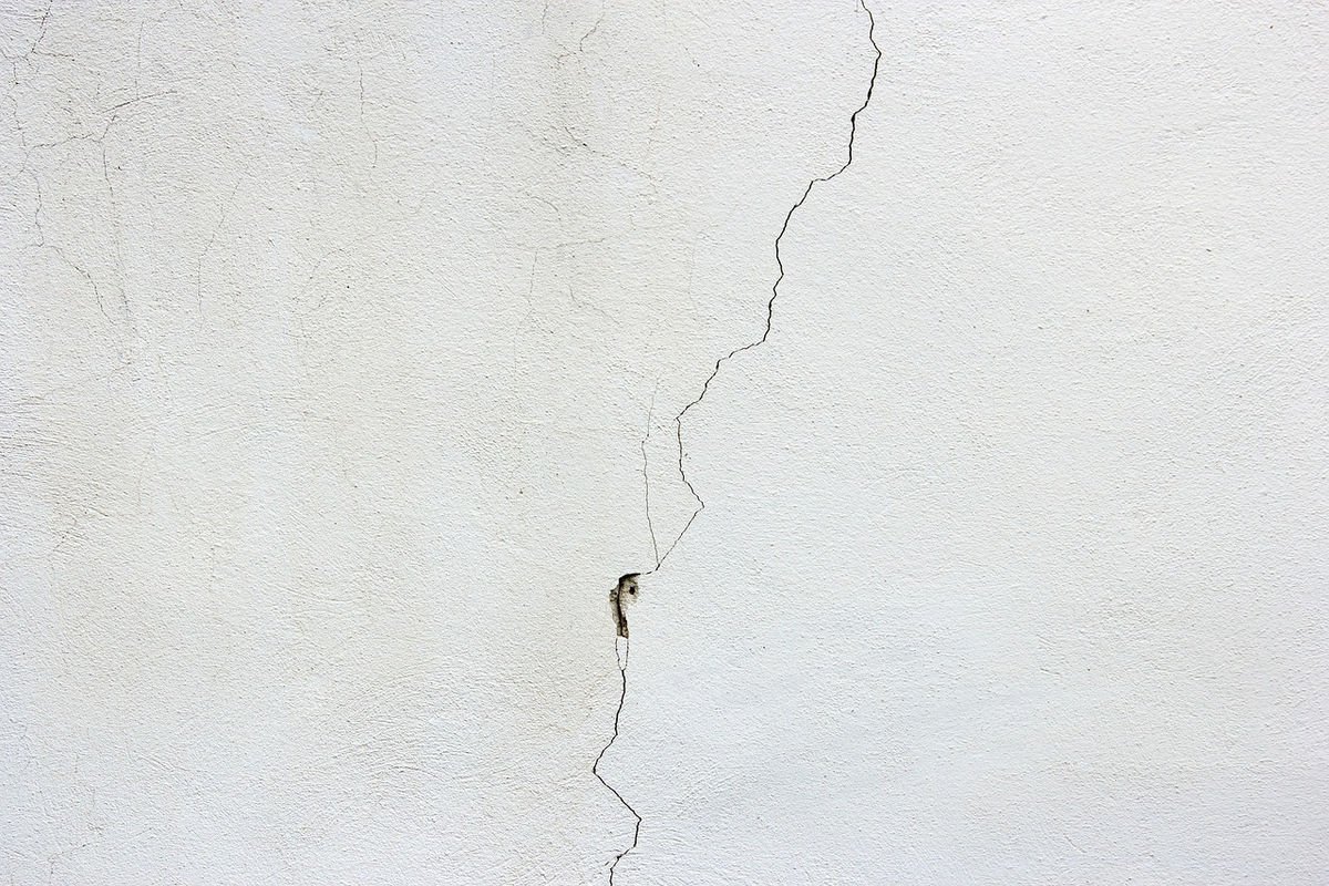 cracks in living room ceiling