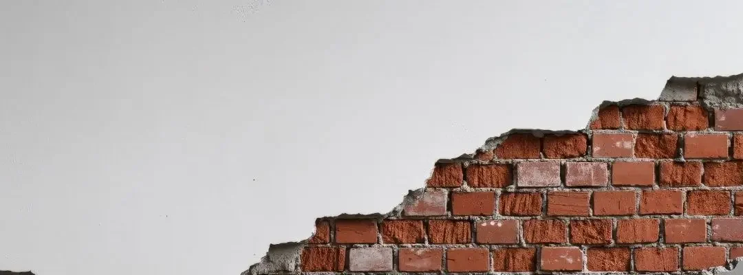 Plasterboard vs Solid Plaster vs Exposed Brick: What’s the Right Internal Wall Finish?